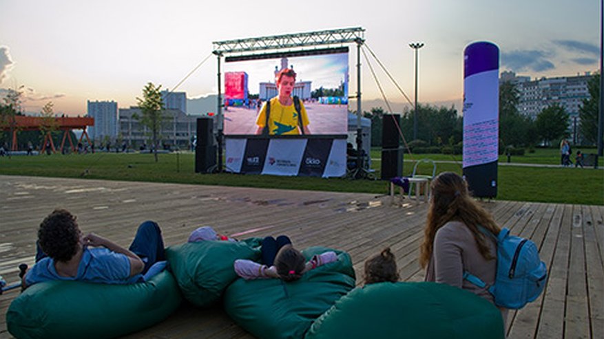 Главная картинка новости: Завтра челнинцам покажут кино под открытым небом