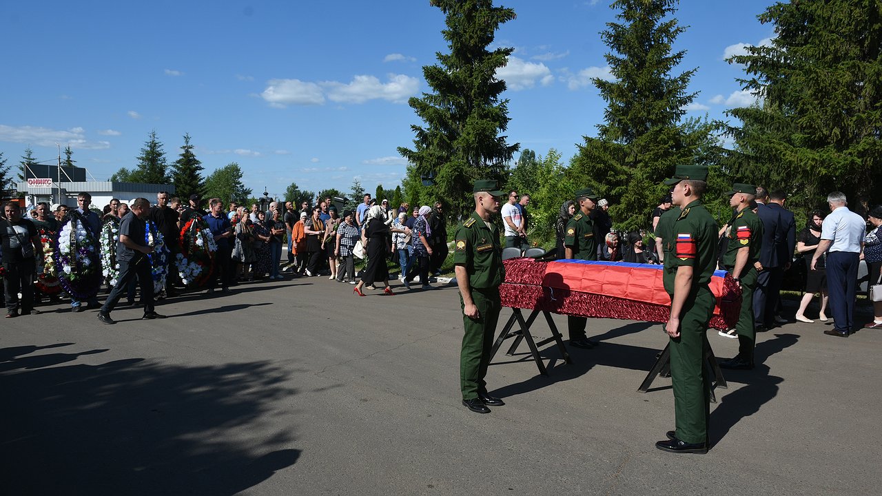 Главная картинка новости: В последний путь проводили Руслана Филатова, погибшего в ходе спецоперации