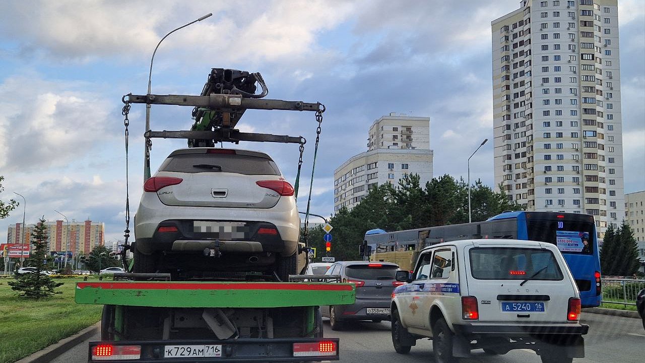 Главная картинка новости: У жительницы Челнов за пьяную езду конфисковали автомобиль