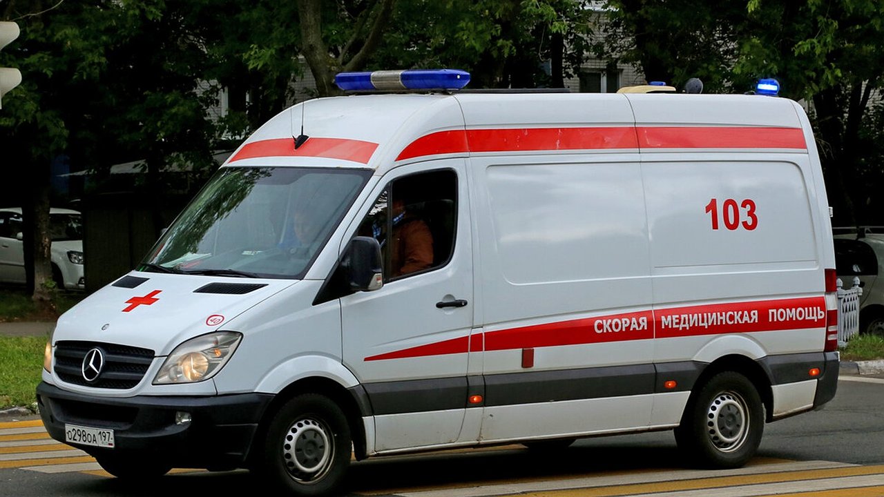 Главная картинка новости: «Странный он какой-то, музыка на полную, танцует за рулем, ПДД не соблюдает»