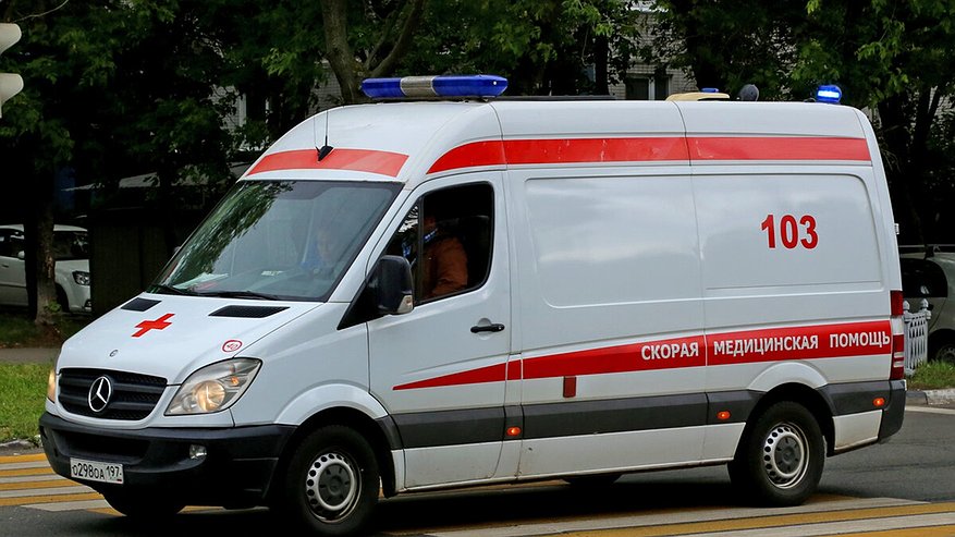 Главная картинка новости: «Странный он какой-то, музыка на полную, танцует за рулем, ПДД не соблюдает»