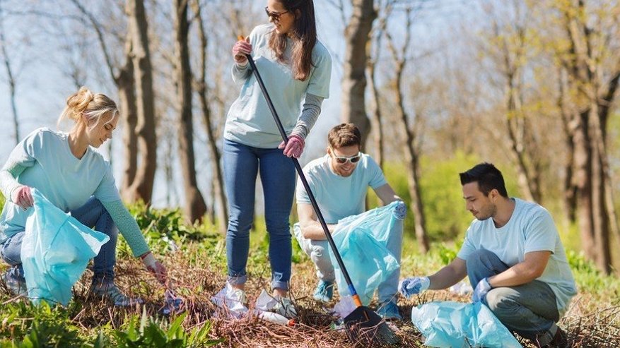 Главная картинка новости: В России предложили сделать субботники добровольными