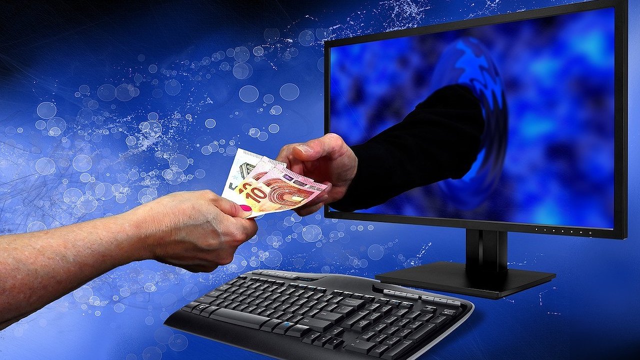 Главная картинка новости: Наивные: челнинцы покупают криптовалюту, играют на бирже, «защищают» банковские счета