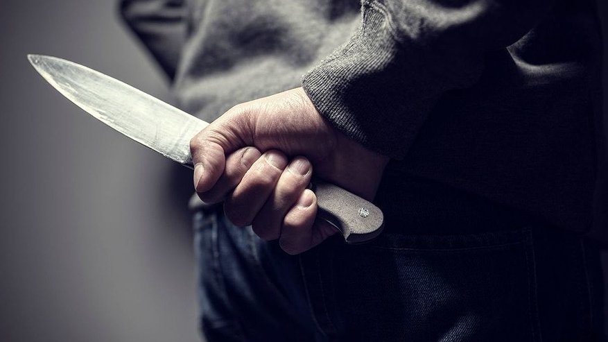 Главная картинка новости: Пьяный челнинец набросился на лежащего в кровати брата с кухонным ножом