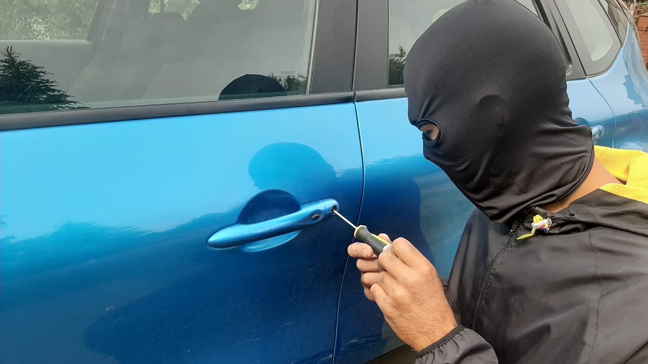 Главная картинка новости: Ущерб за миллион: в Челнах задержали 19-летнего автоугонщика-рецидивиста