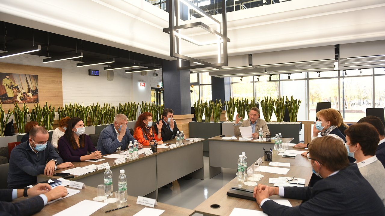 Главная картинка новости: «Мастеровые» готов на 40%, театры готовят новые постановки