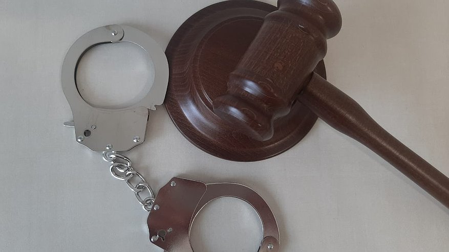 Главная картинка новости: В Челнах 17-летнего подростка задержали с наркотиками