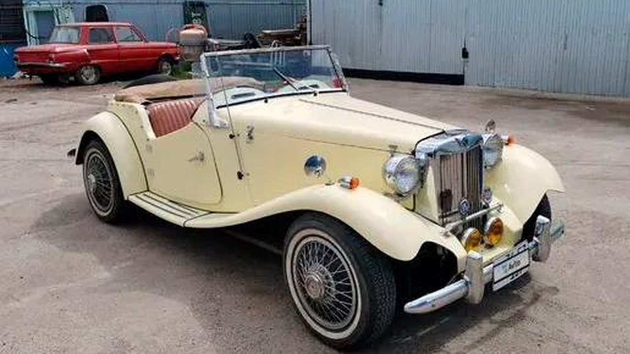 Главная картинка новости: «Второго такого нет»: автоколлекционер из Тукаевского района продает раритетный MG MGB