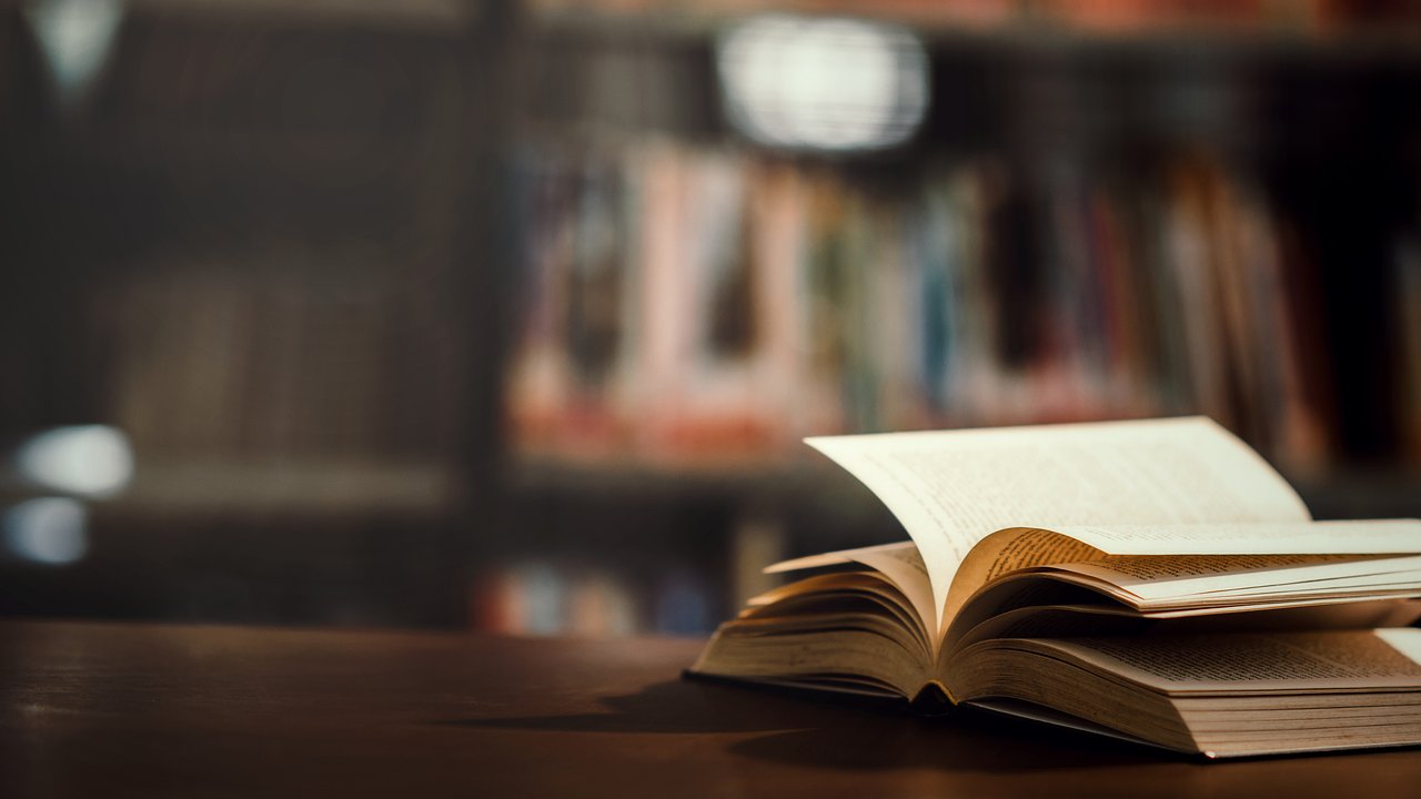 Главная картинка новости: 3 лучших книжных магазина в Набережных Челнах