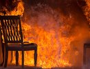 В Татарстане пожарные спасли женщину с балкона горящей квартиры по автолестнице