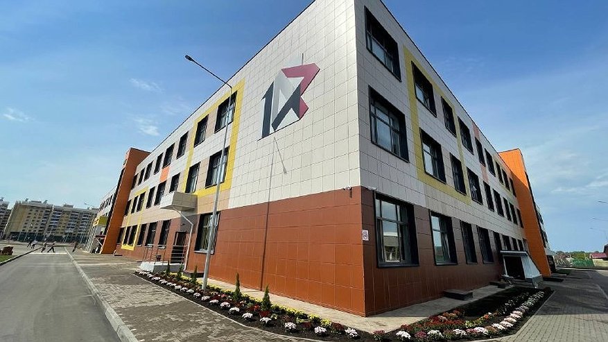 Главная картинка новости: В этом году в Челнах построили 2 школы за 3 млрд рублей и 3 садика