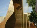 Почему шесть? Челнинец задал вопрос о гитаре на памятнике