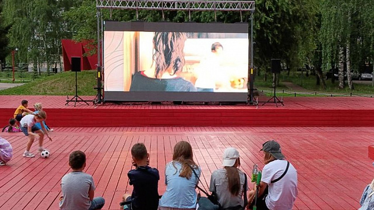 Главная картинка новости: Жителям Челнов покажут мультфильм под открытым небом 