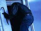 Ревнивый мужчины ворвался в чужой дом, наивно полагая, что его возлюбленная прячется там