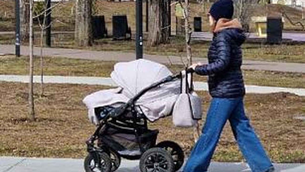 Главная картинка новости: Молодые мамы Татарстана могут получить 100 тыс. рублей 