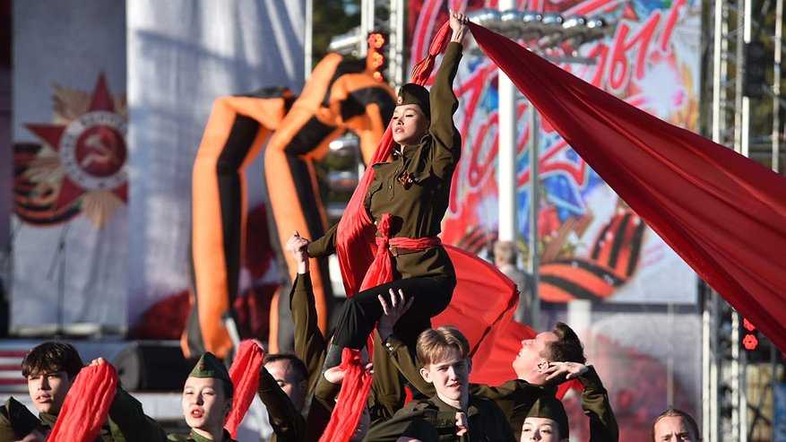 Главная картинка новости: На Майдане с размахом прошло театрализованное представление 