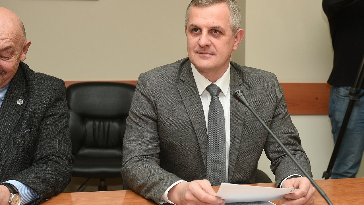 Главная картинка новости: В Челнах за три года отремонтировали более 300 дворов