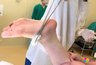 Миниатюра новости: В Челнах ребенок оказался на операционном столе, потому что наступил на осколок стекла