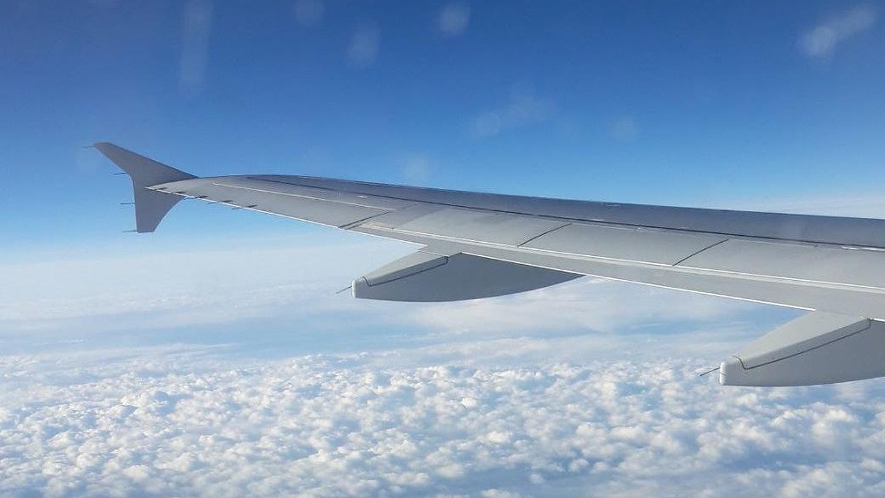 Главная картинка новости: В Бегишево на 16 часов задержали вылет самолета в Анталью