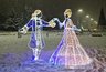 Миниатюра новости: На площади Азатлык в Челнах включили новогодние фигуры (фото)