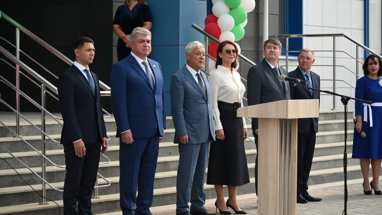 Главная картинка новости: В Набережных Челнах открыли мегашколу №62 