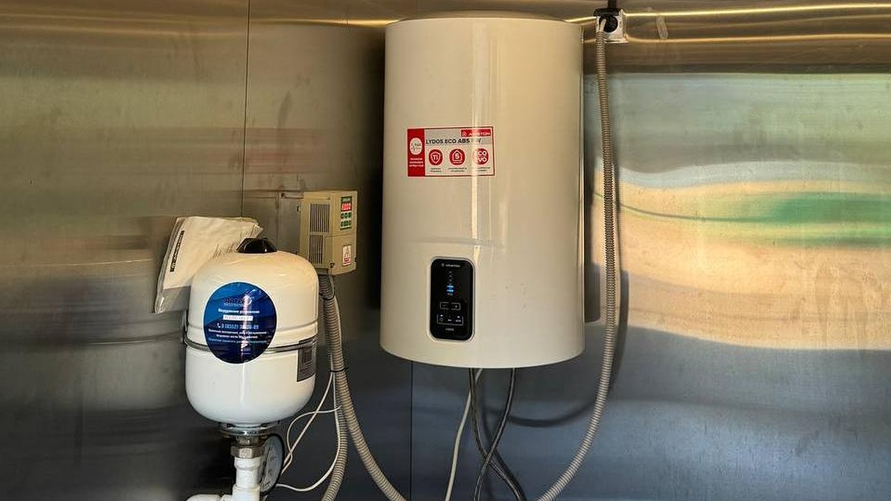 Главная картинка новости: Глава Центрального района о водонагревателе в Прибрежном: «Посещение туалета стало еще приятнее»