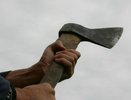 Под Челнами бездомный едва не зарубил топором товарища