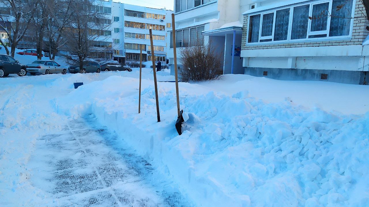 Главная картинка новости: Тысяча дворников и весь автопарк: как Челны очищают от снега
