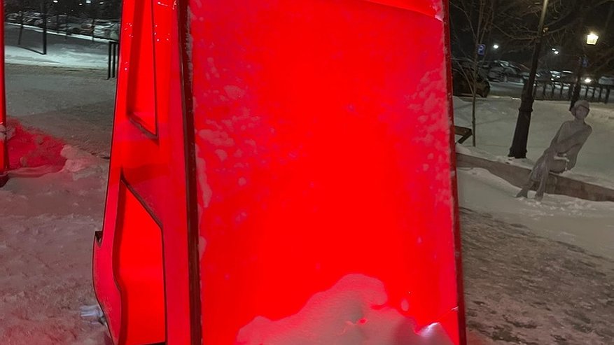 Главная картинка новости: На буквах «МАСТЕРОВЫЕ» пошли трещины