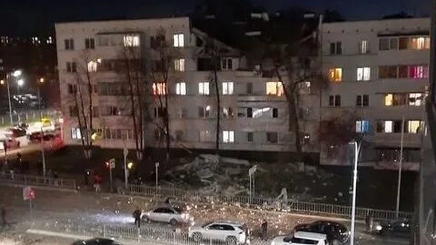 Главная картинка новости: В доме 48/20 демонтированы разрушенные плиты перекрытия