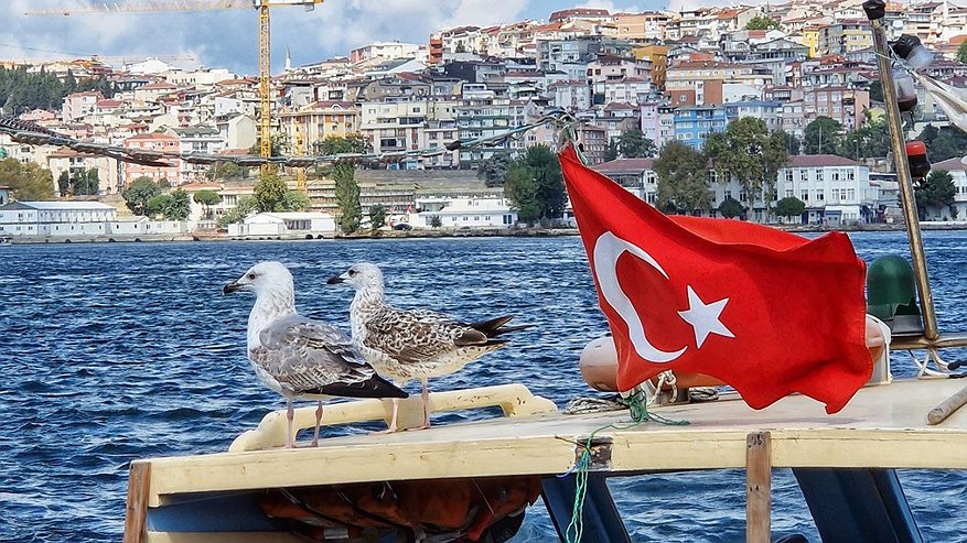 Главная картинка новости: «Это рулетка»: как туристы в Челнах играют на курсе валют