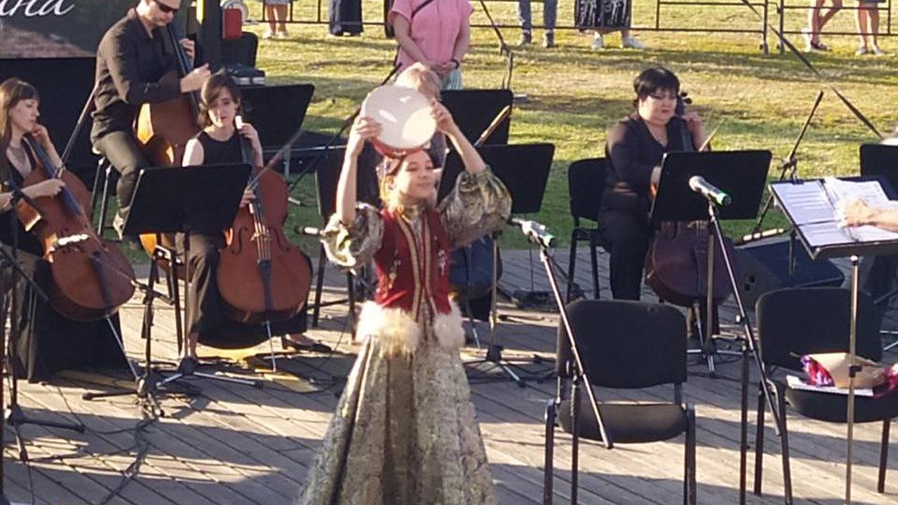 Главная картинка новости: Погода не помешает оркестру из Челнов сыграть концерт на улице