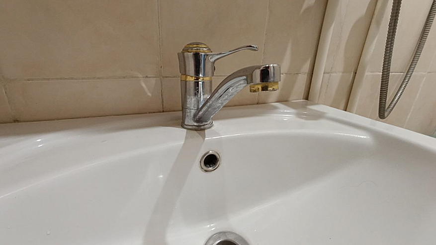 Главная картинка новости: В дома Челнов досрочно возобновили подачу горячей воды