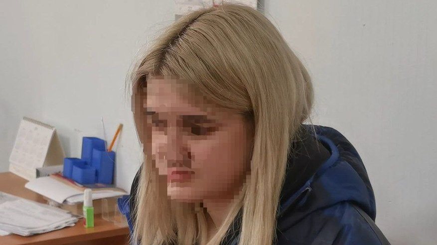 Главная картинка новости: В Нижнекамске задержали 18-летнюю девушку-курьера, она передала мошенникам 1,3 млн рублей