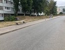 В Челнах водитель автобуса снес скамейку и скрылся