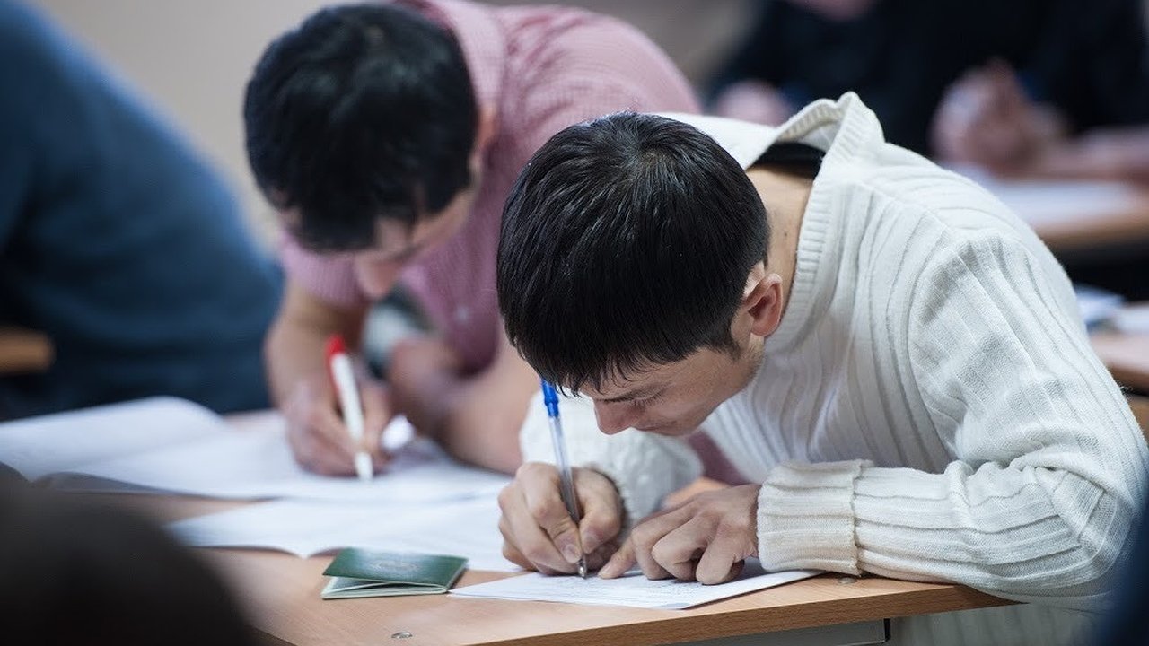 Главная картинка новости: Челнинцы организовали «институт» по выдаче дипломов о знании русского языка