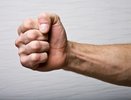 Пьяный челнинец нанес знакомой более 30 ударов кулаком