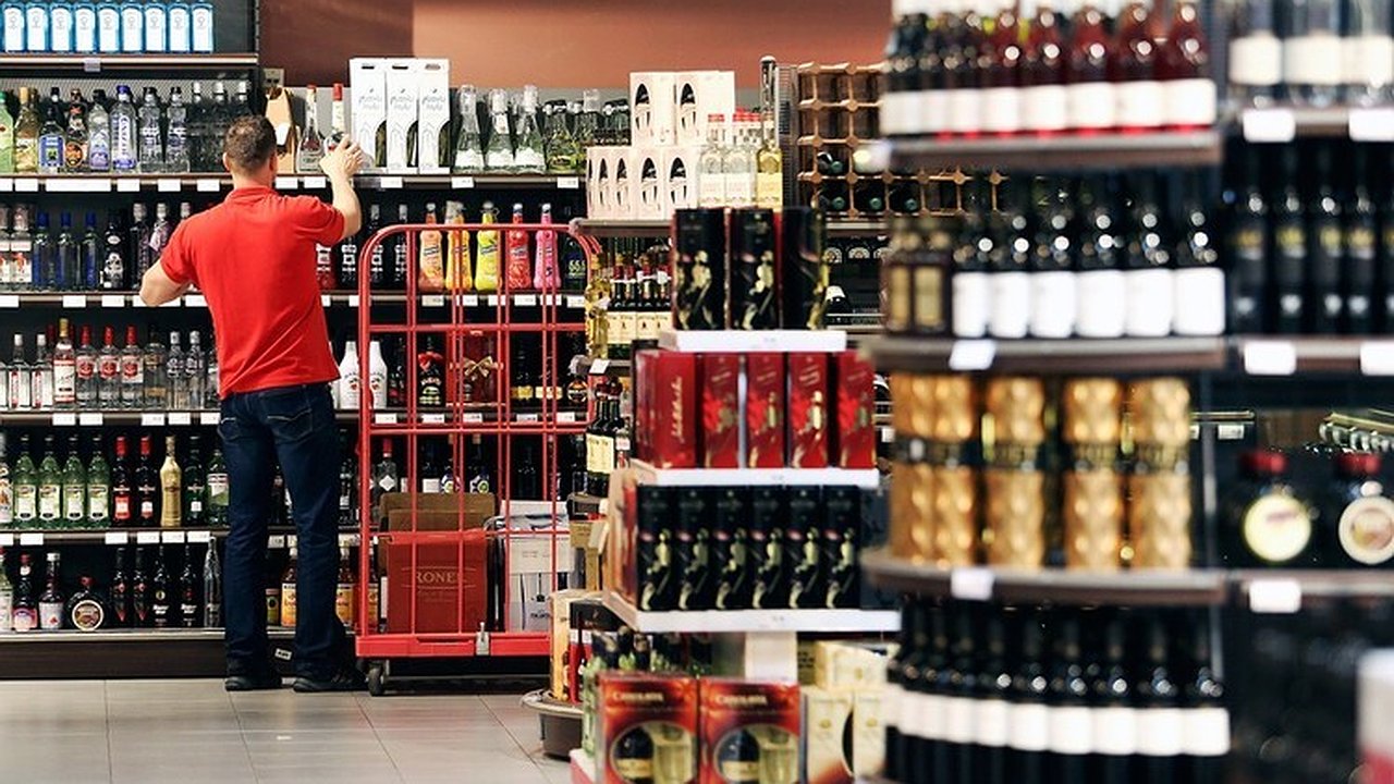 Главная картинка новости: Неужели «алкомаркеты» запретят?