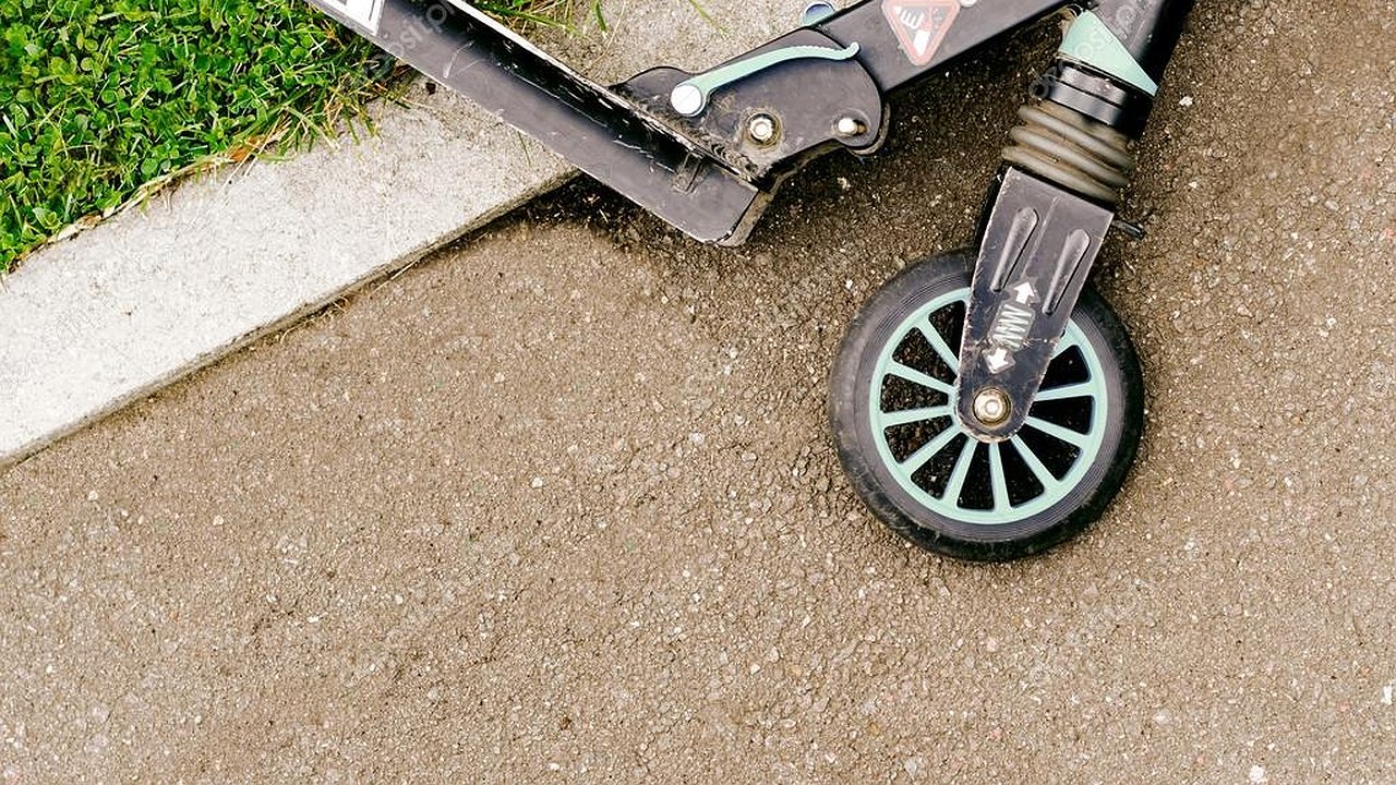 Главная картинка новости: В Казани перед судом предстанет 50-летняя автоледи, сбившая малолетнего ребёнка на самокате