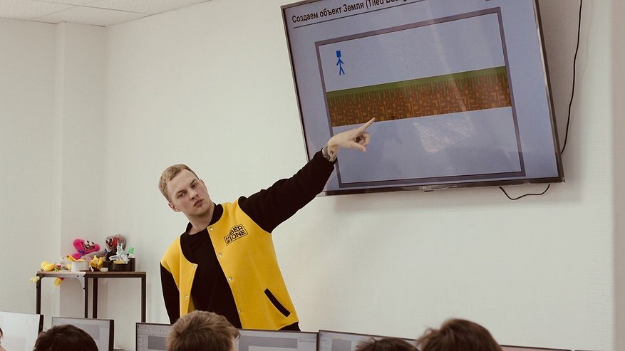 Главная картинка новости:  В Челнах открыт набор в школу программирования для детей KIBERone