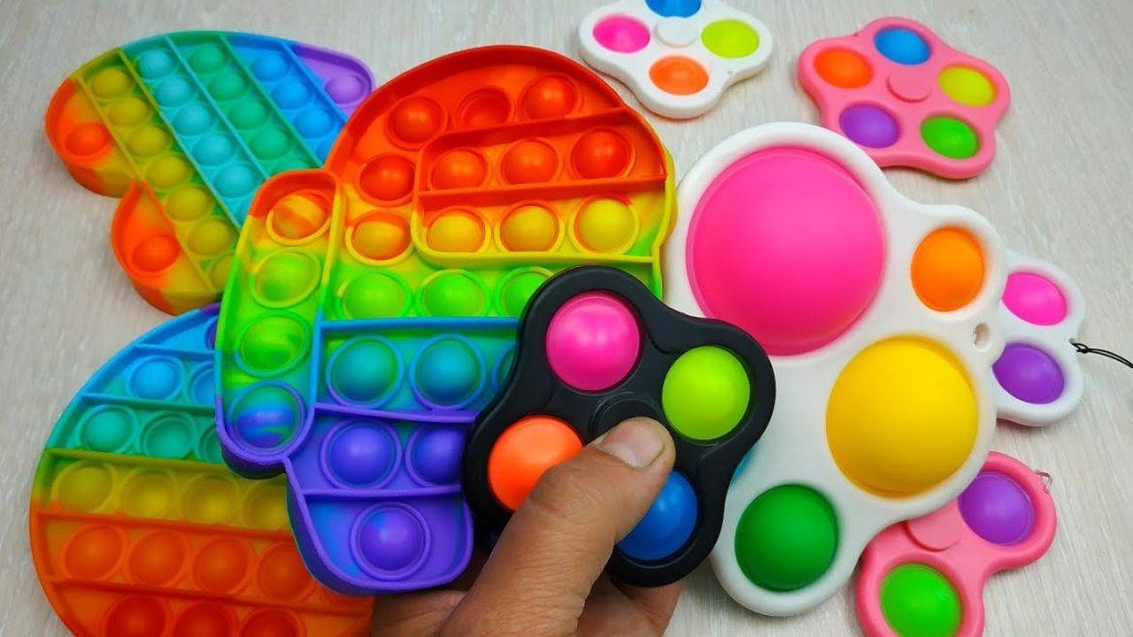 Главная картинка новости: Роспотребнадзор проверит, опасны ли поп-ит и симпл-димпл для детской психики