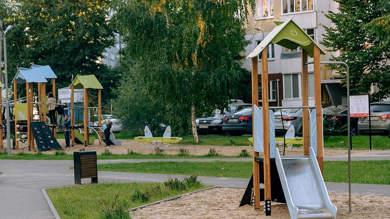 Главная картинка новости: Программа «Наш двор»: чему радуются и чем недовольны челнинцы.