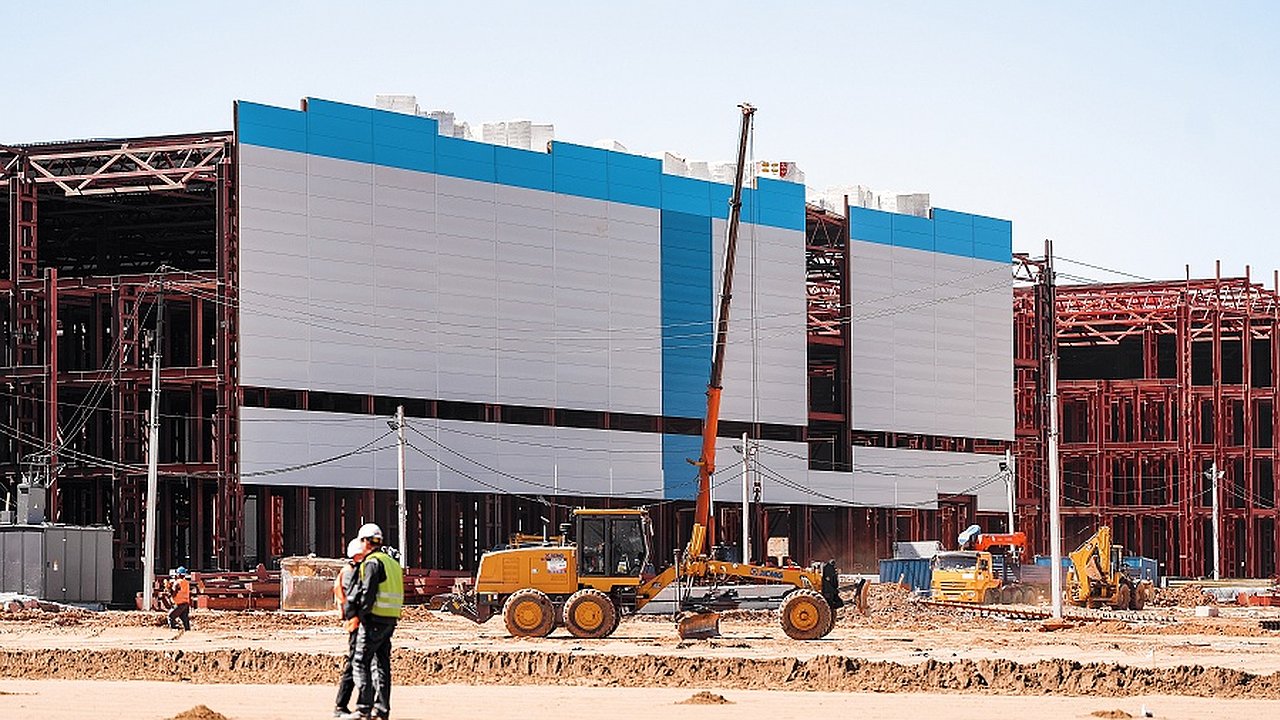 Главная картинка новости: Возведение логистического комплекса в «Алабуге» выполнено на 53%