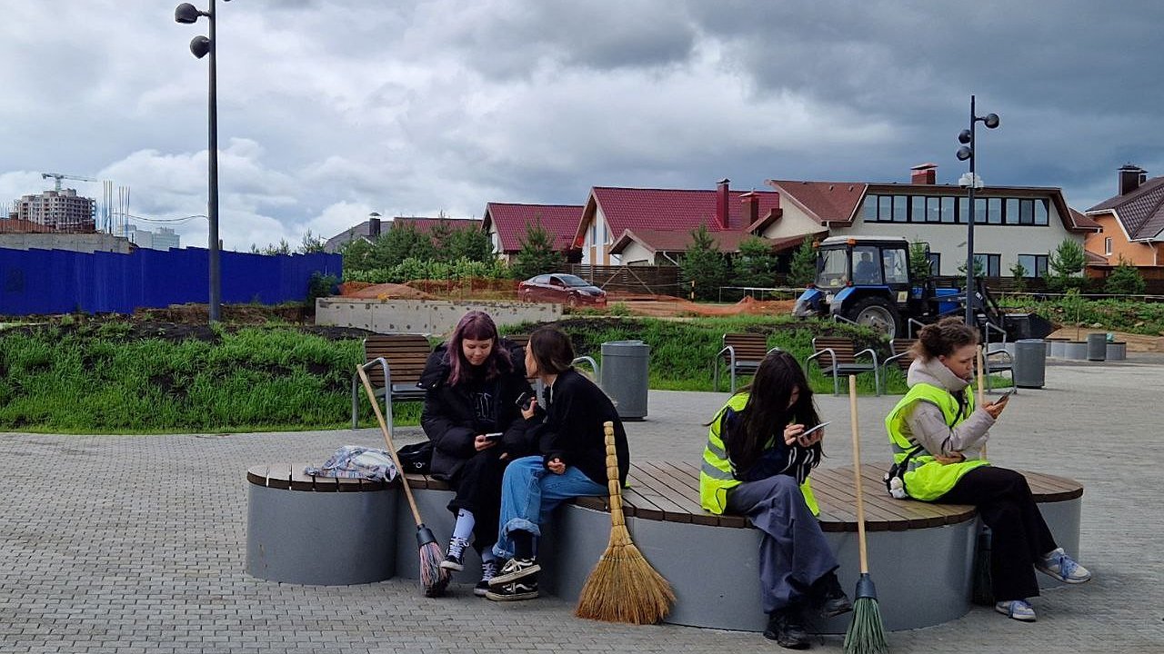 Главная картинка новости: Мэр поручил МУПам Челнов брать на работу детей
