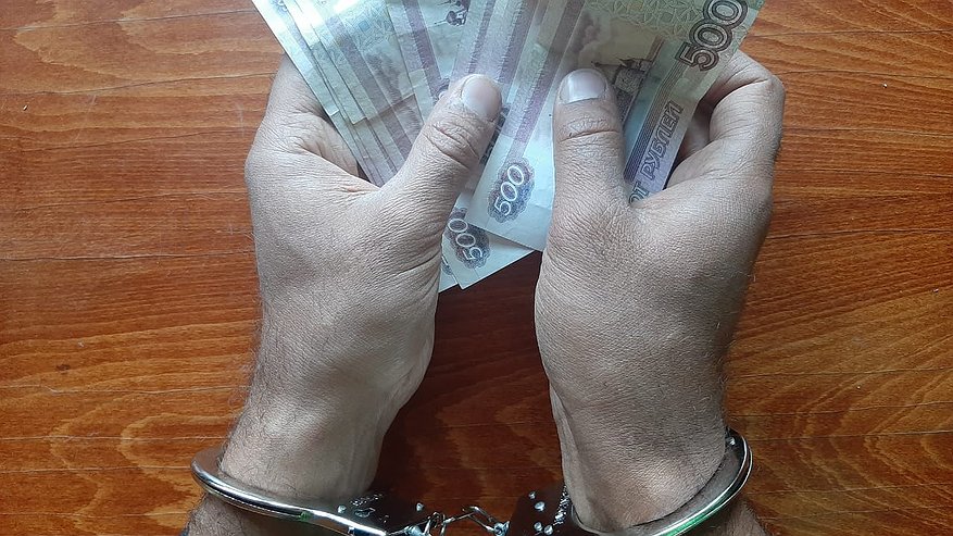 Главная картинка новости: Как в 90-е: в Татарстане преступники три месяца кошмарили парня, вымогая деньги