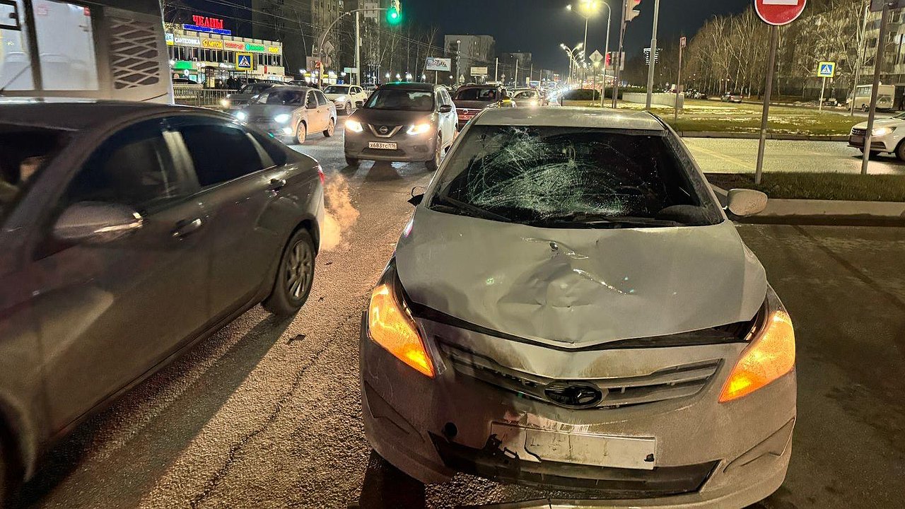 Главная картинка новости: На переходе в Челнах иномарка сбила двух пенсионерок – одна женщина погибла