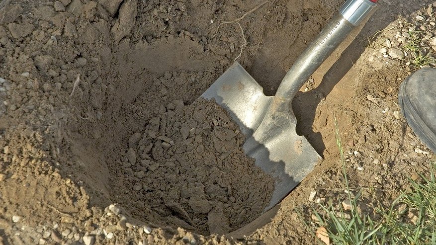 Главная картинка новости: В Татарстане пьяный мужчина закопал убитого племянника в канаве