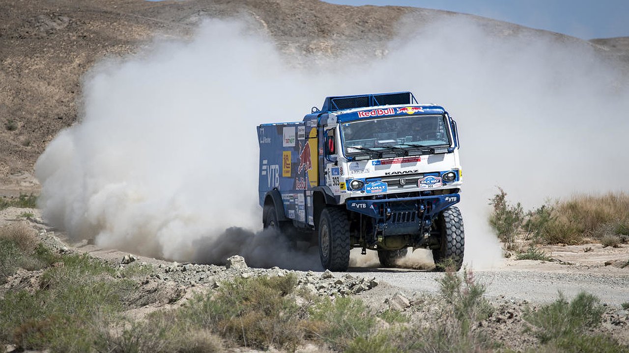 Главная картинка новости: «Шелковый путь» снова покорен камазовцами