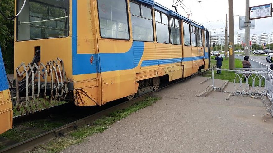 Главная картинка новости: В Челнах трамвай сбил пенсионерку