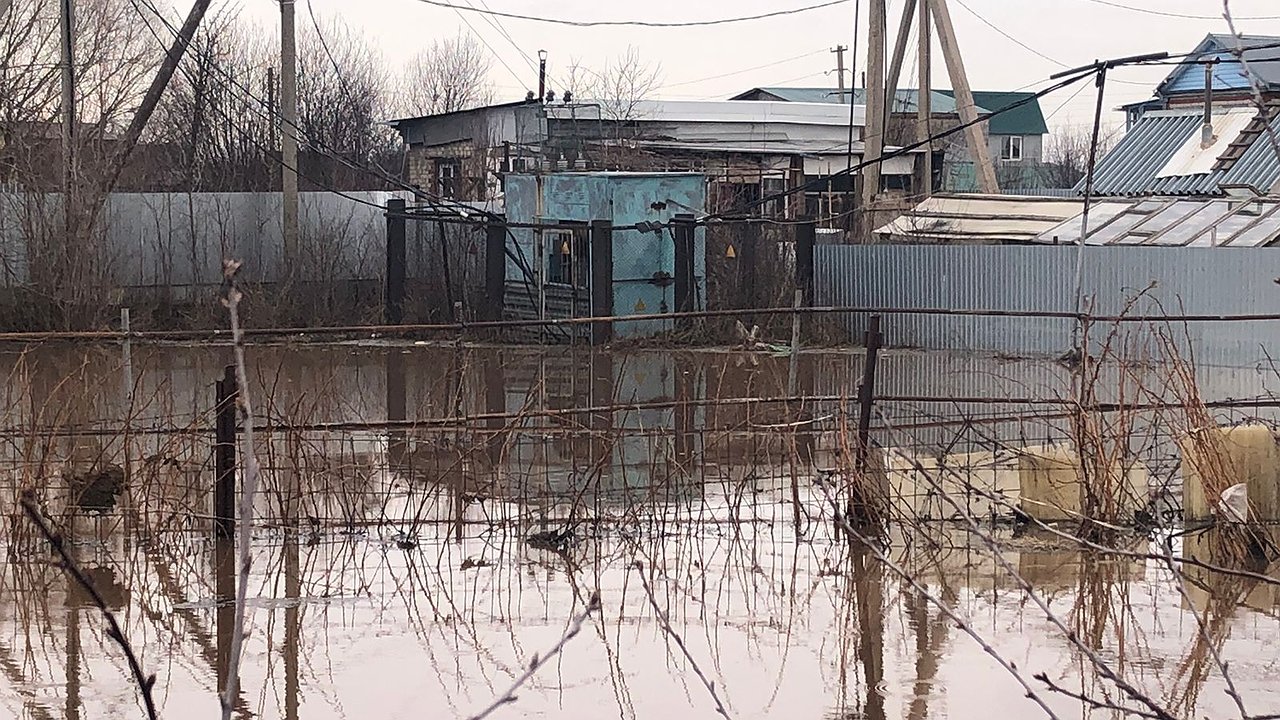 Главная картинка новости: В «Отделочнике» после затопления третий день нет света 